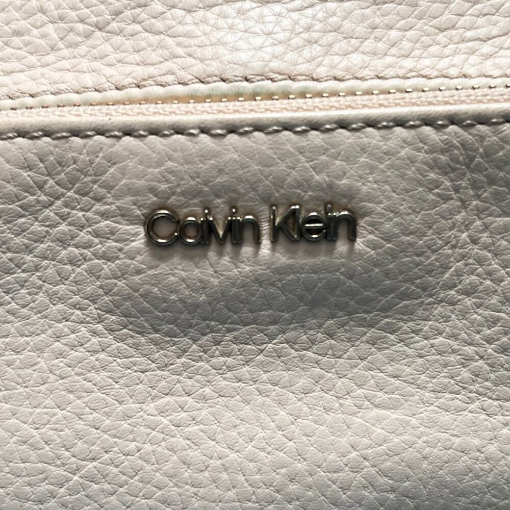 Calvin Klein Cream Crossbody Bag/Purse Front Zipper Pouch - Picture 3 of 6